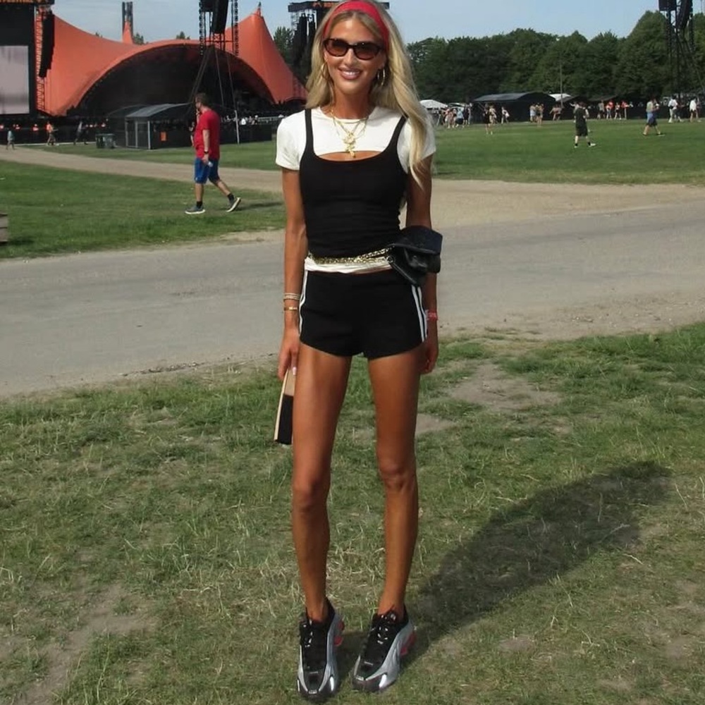 Nike women’s SHOX R4. Slightly used. Absolutely no odor. Great used condition